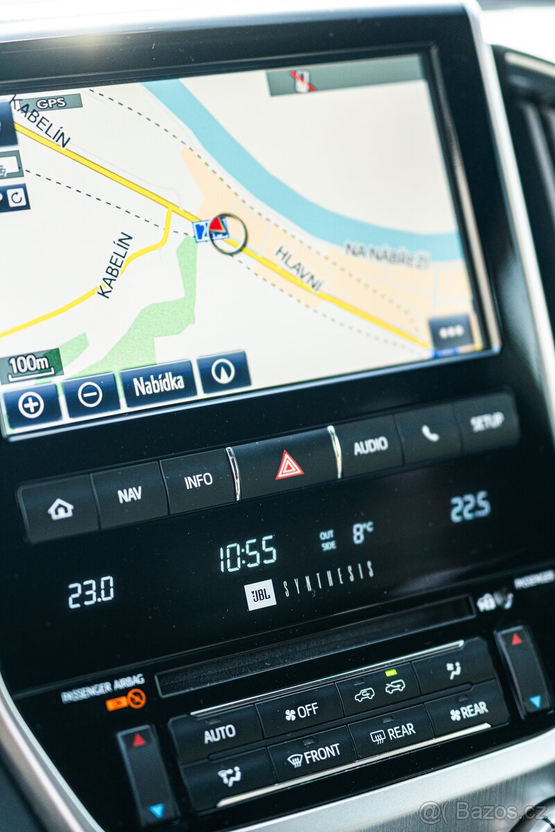 Toyota Land Cruiser 4.5 L V8 Executive Lounge - 8