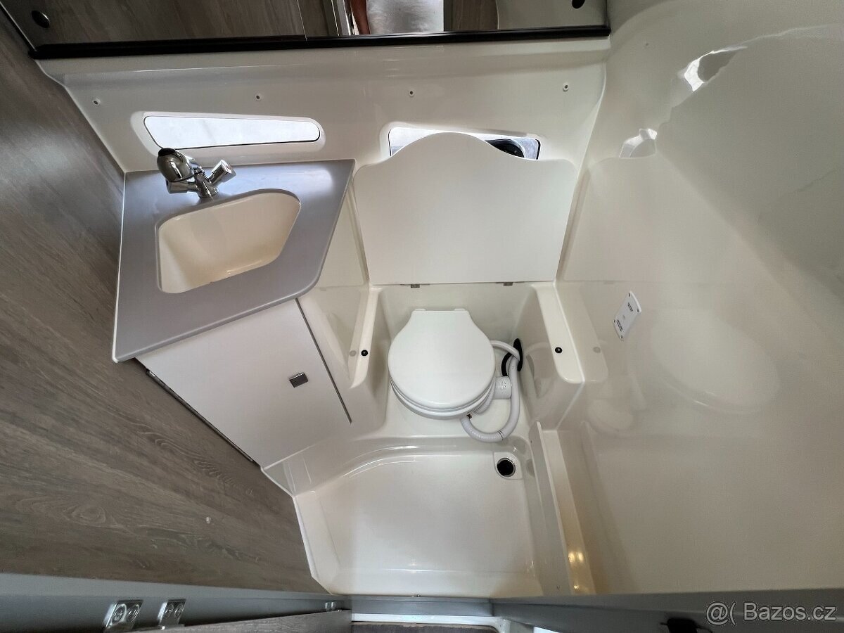 Kajutová loď QUICKSILVER ACTIV 905 Weekend MERCURY F 350 L6 - 8