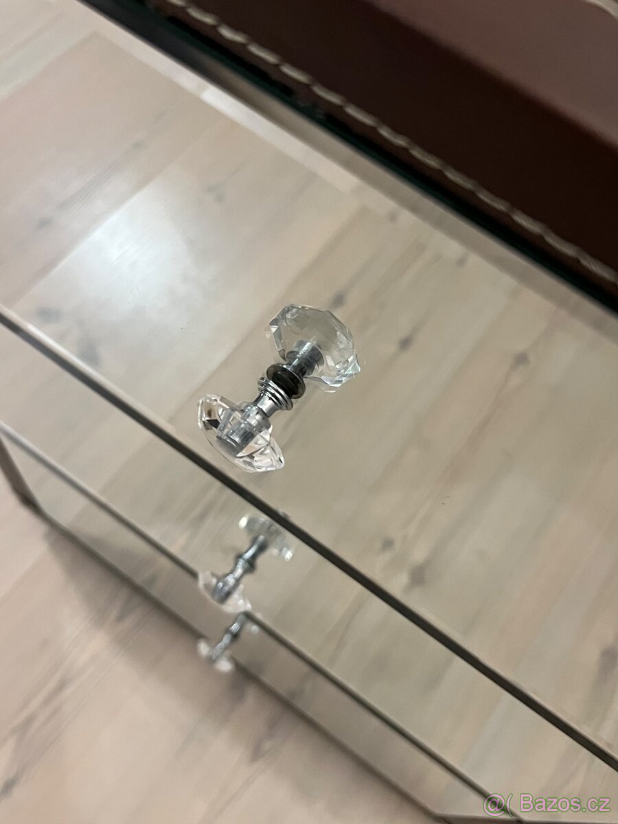 Zrcadlová komoda – 3 zásuvky, kožené detaily, krásný stav - 8