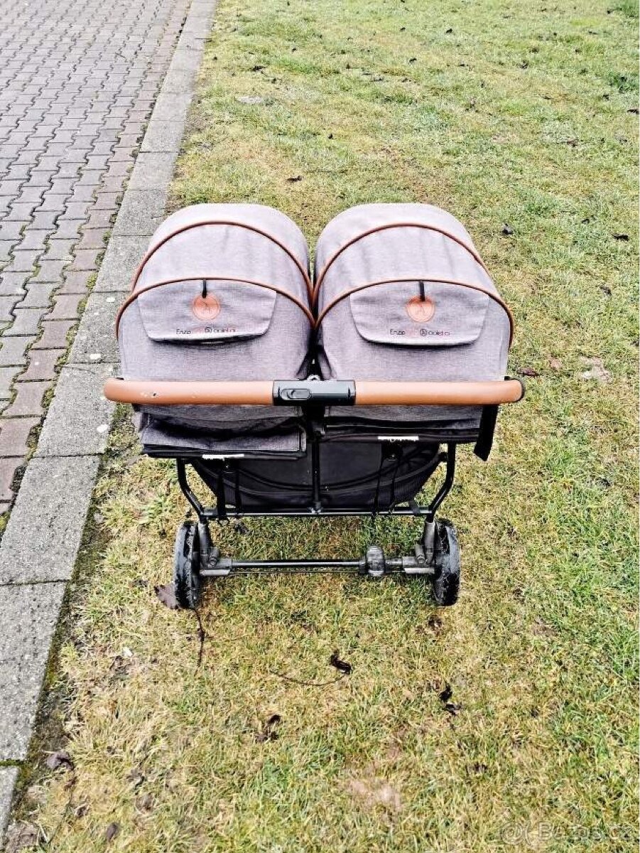 Kočárek pro dvojčata nebo sourozence - 8