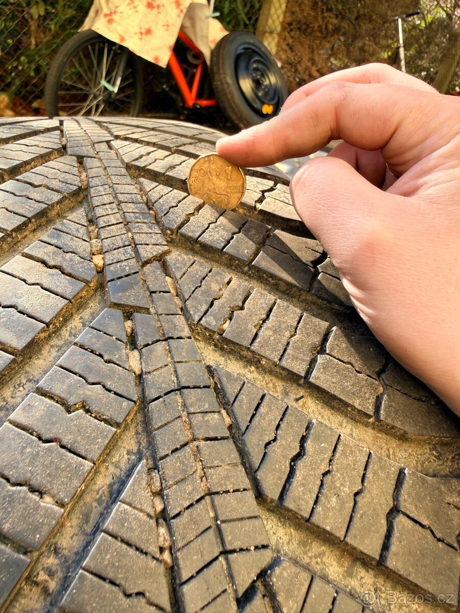 Kumho 255/60 R17 - 8