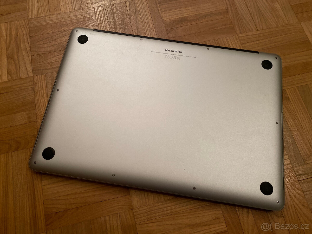 Prodám MacBook Pro 15” Mid 2015, i7 2.2 GHZ, 16 GB RAM, 500 - 8