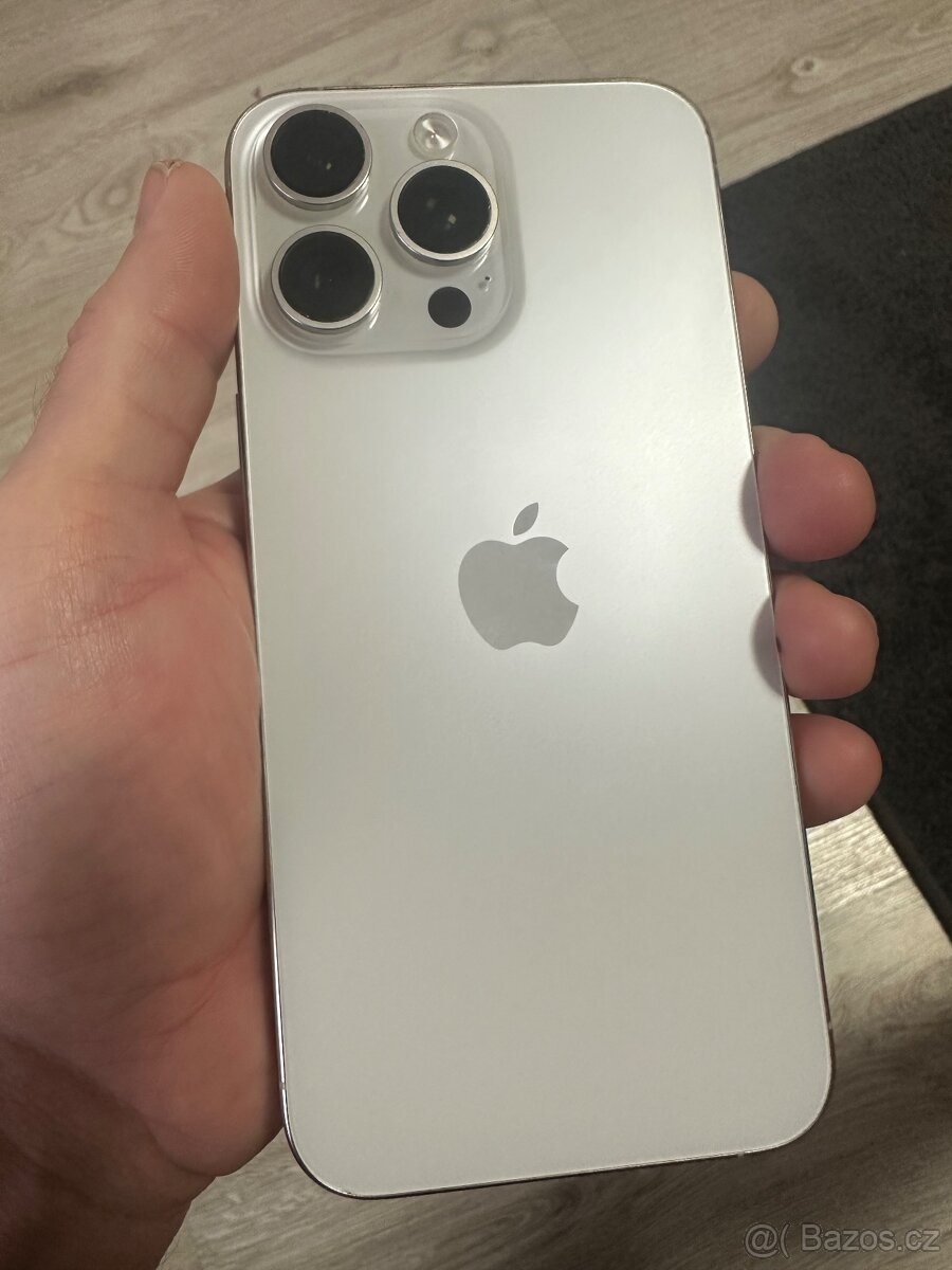 iPhone 15 Pro Max 256gb stříbrný Titan - 8