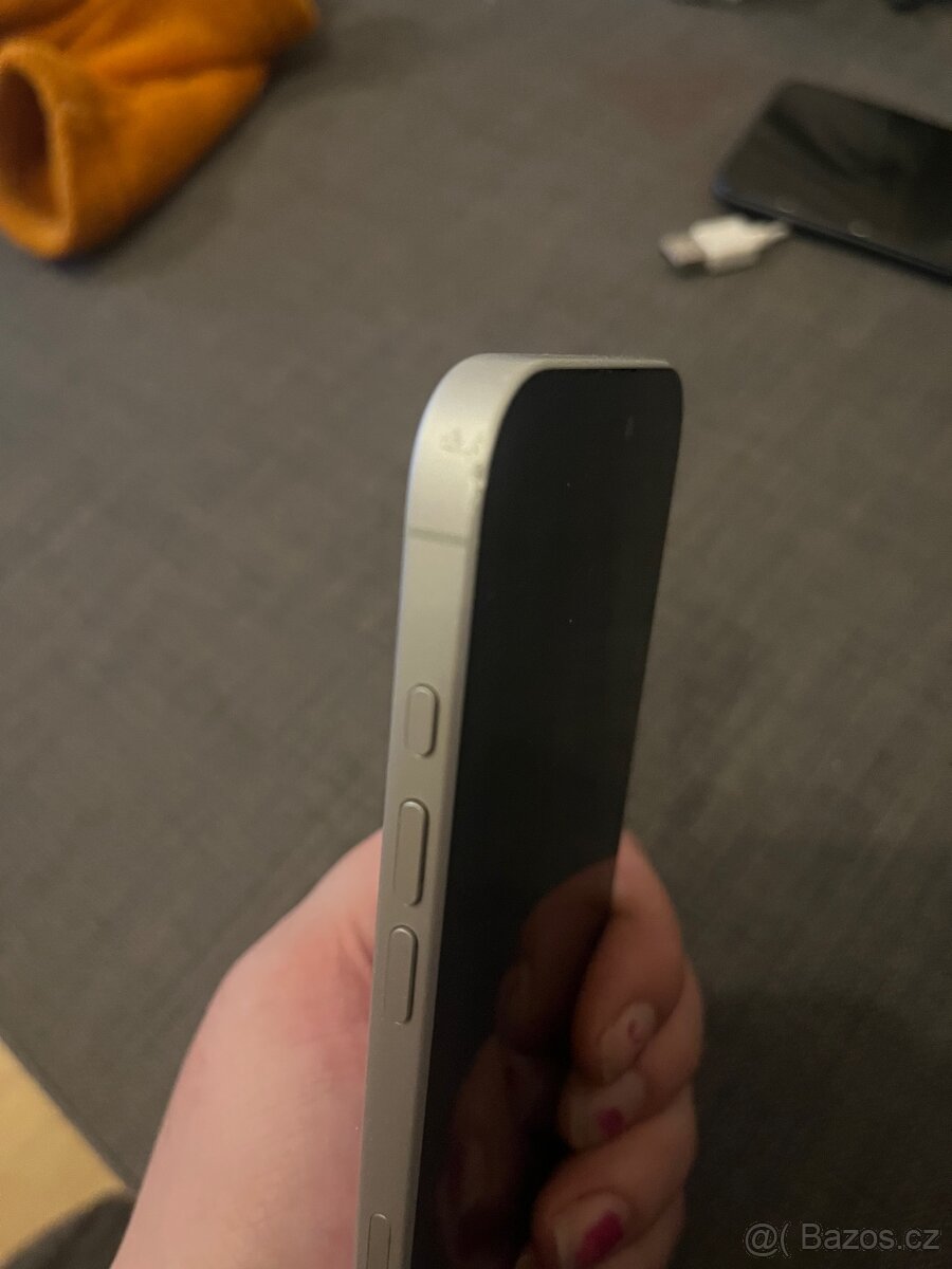 IPhone 16 bílý - 8