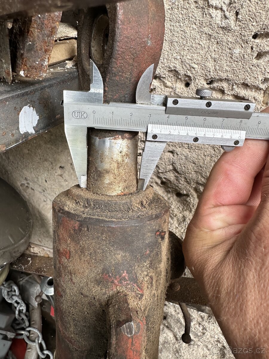 Hydraulicky píst, pistnice,,rozvadec - 8