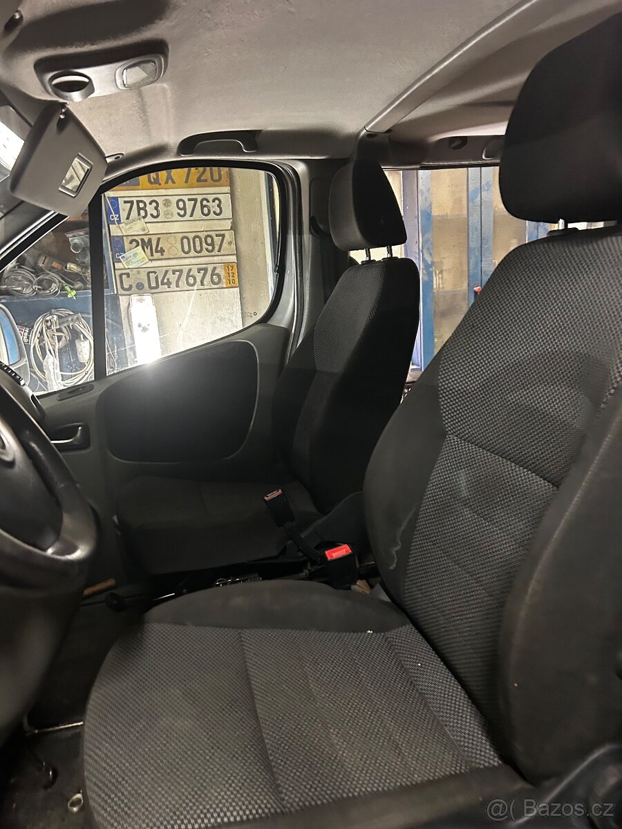 Opel Vivaro 2.0 - 8