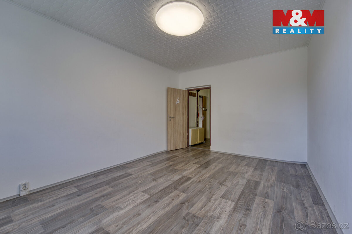 Prodej bytu 3+1, 82 m², Cheb, ul. Dvořákova - 8