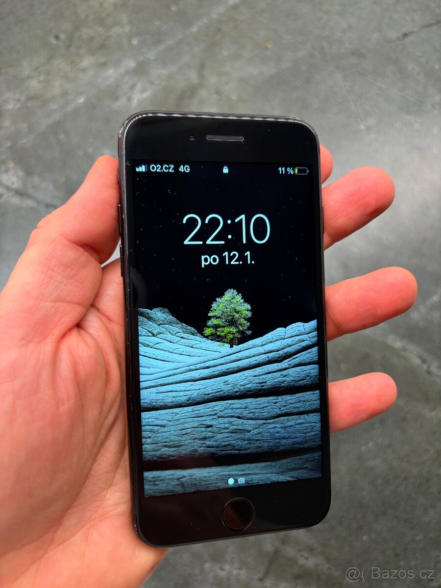 Apple iPhone 7 černý 32 GB - 8