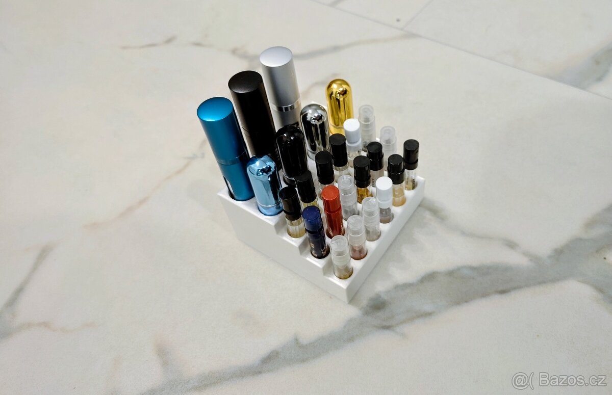 Stojan organizer na parfemy - 8