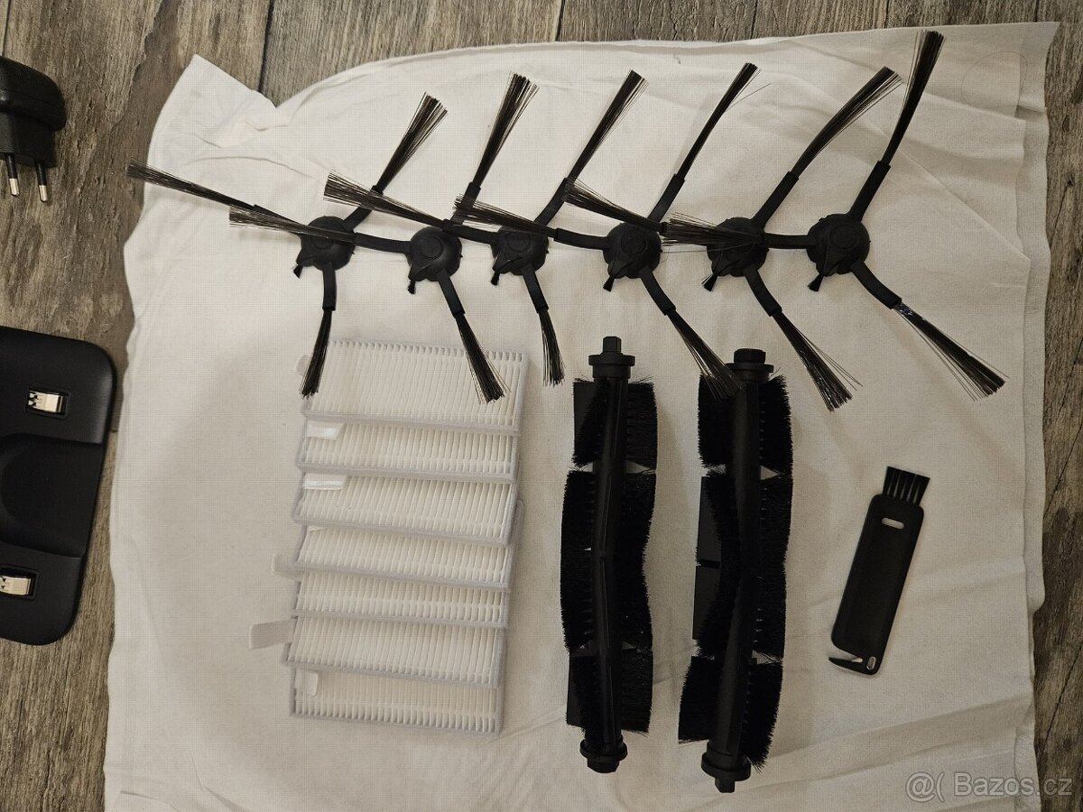 Robotický vysavač s mopem Philips s bohatým příslušenstvím - 8