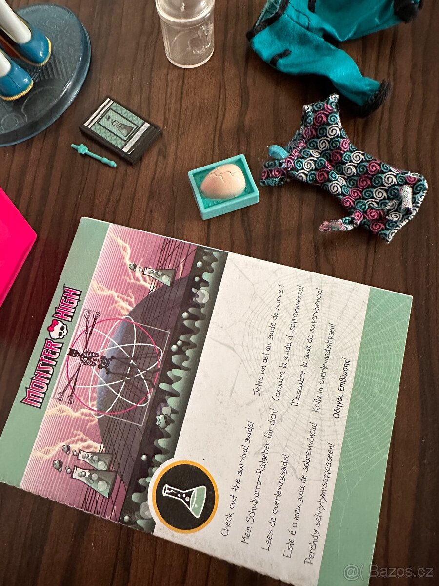 Lagoona blue Science lab Monster high - 8
