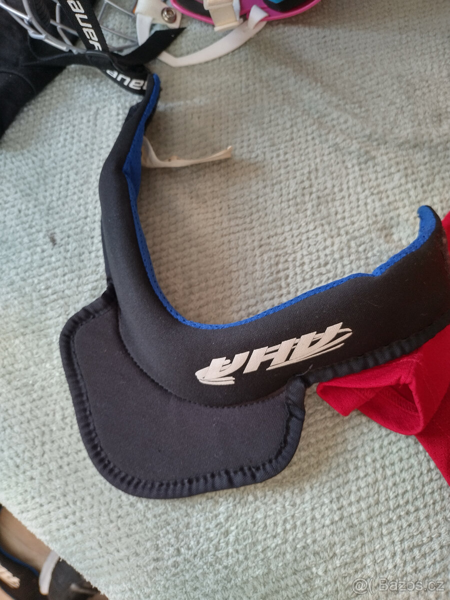 Dívčí hokejová helma , rybano, nakrčník atd. - 8