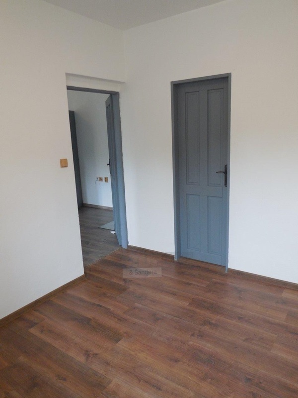 Pronájem novějšího bytu 2+kk s parkovacím stáním na okraji Č - 8