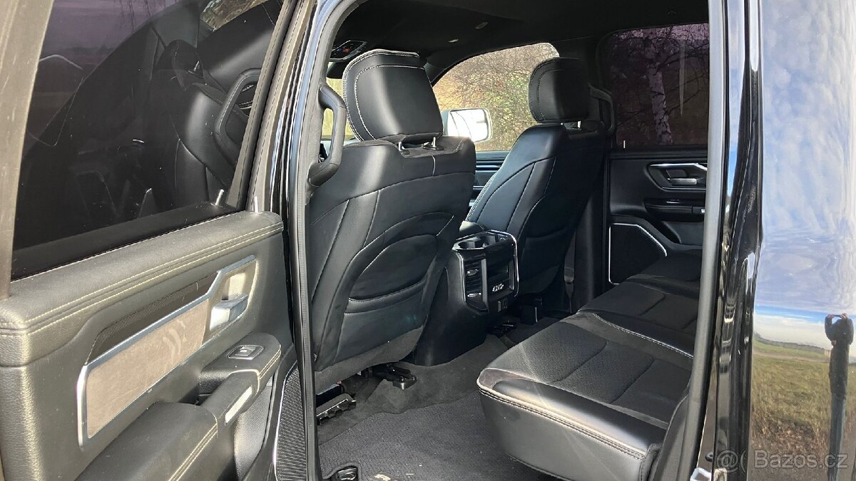 Dodge RAM 1500 Laramie, V8 5,7 HEMI eTorque 4x2 - 8