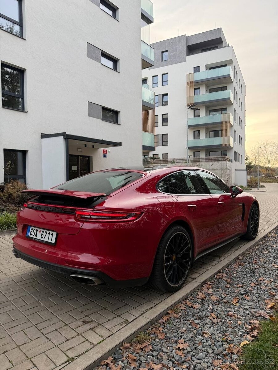Porsche Panamera 4 E-Hybrid - 8
