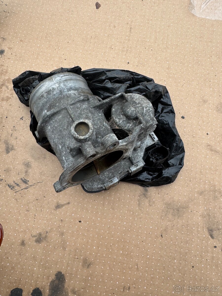 Díly z motoru 2.3 Iveco - 8