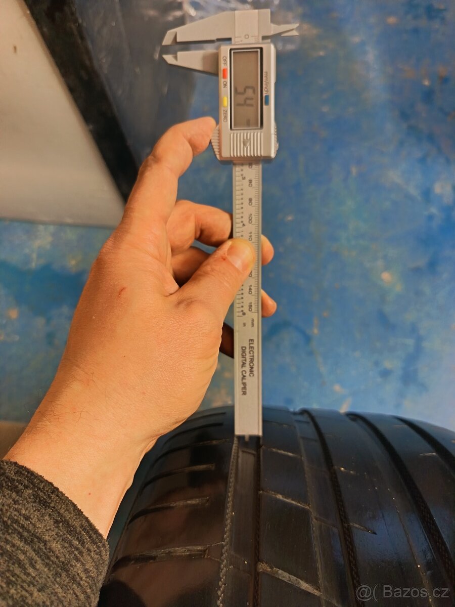 Pirelli pzero 225/40/19 - 8