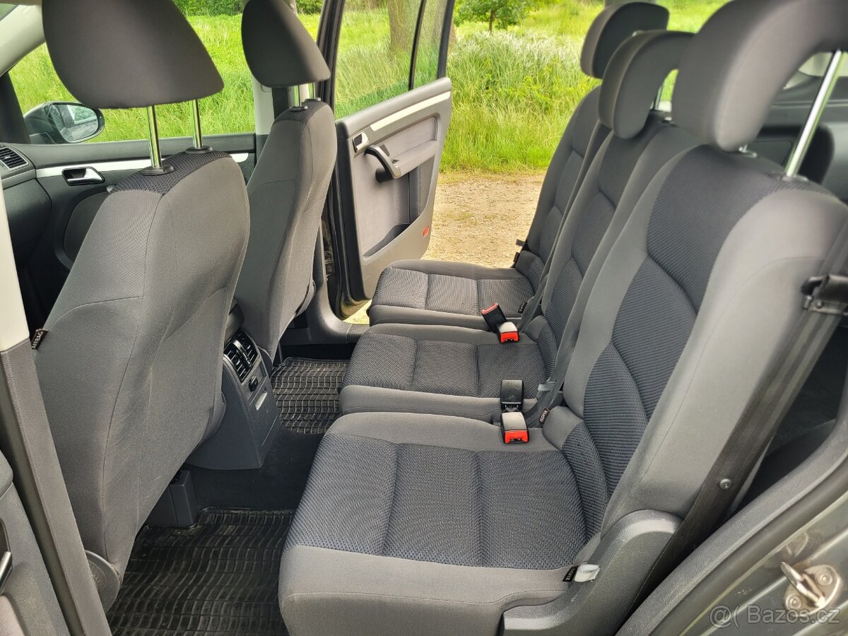 VOLKSWAGEN TOURAN - 8