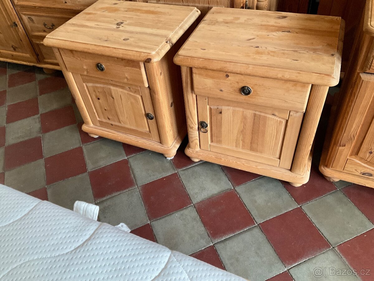 Velká ložnice voskované borovice Masiv - 8