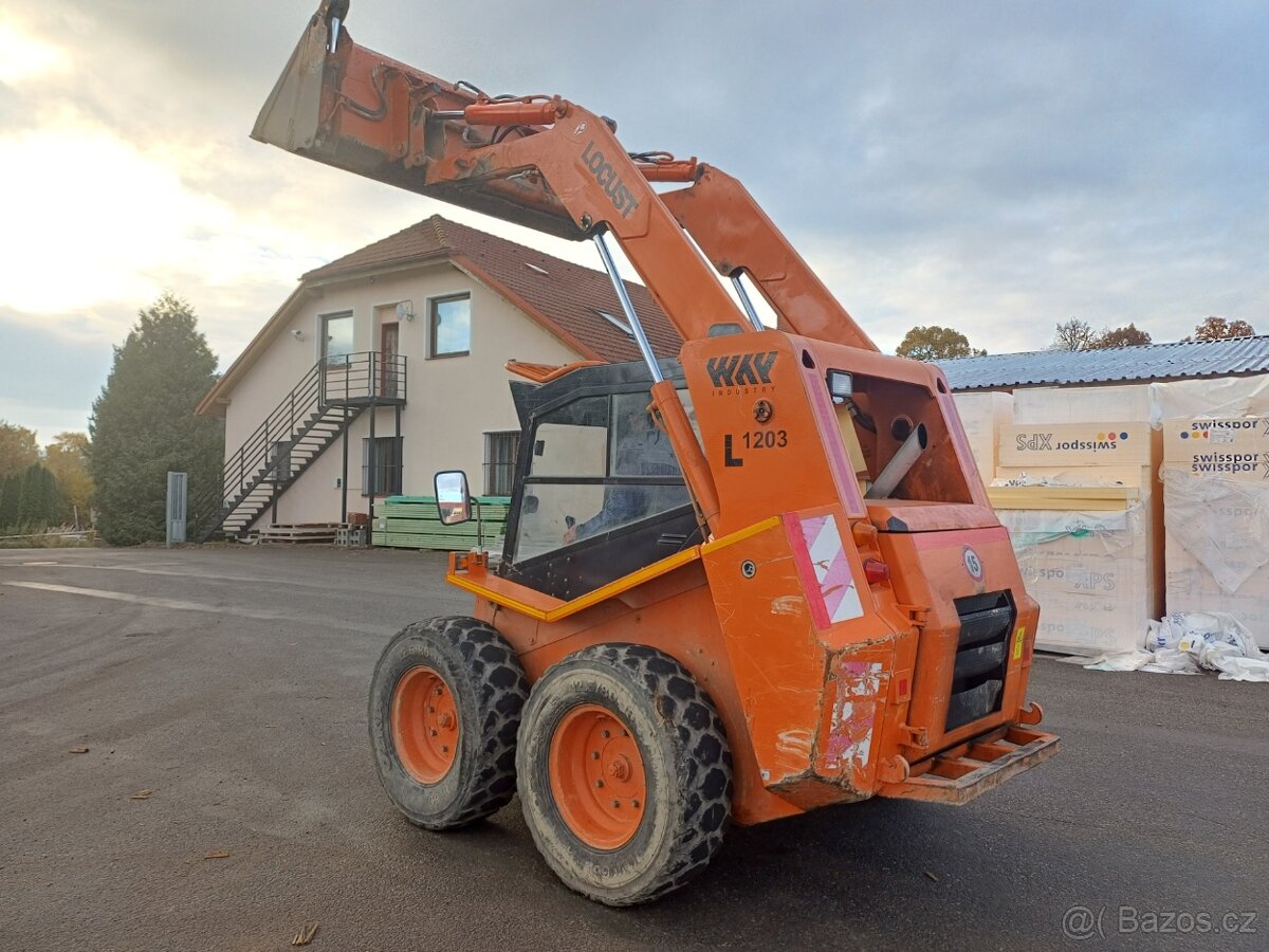 Locust L 1203 smykový nakladač - 8