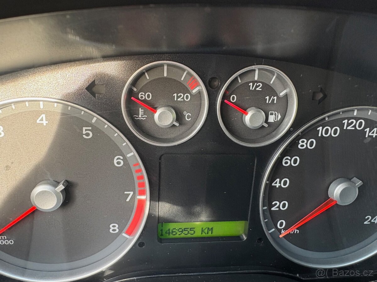 Ford Focus II - 1,6 benzin, 74kW - 8