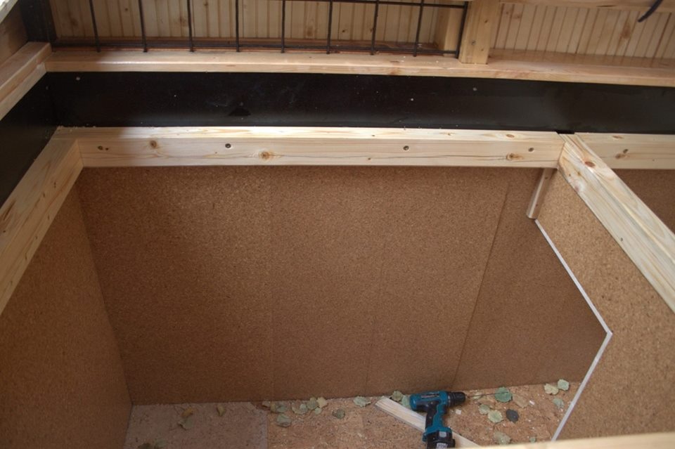 Prodám materiál na psí výběh s boudou. - 8