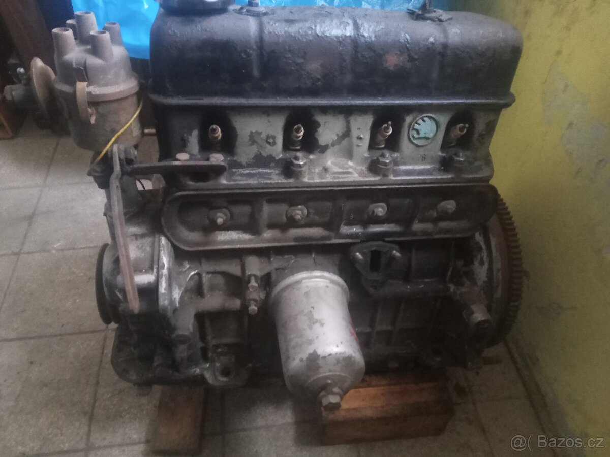 Dva motory skoda110L - 8