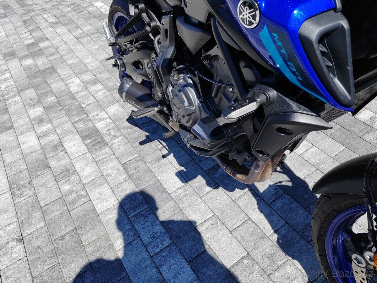 yamaha mt07 - 8