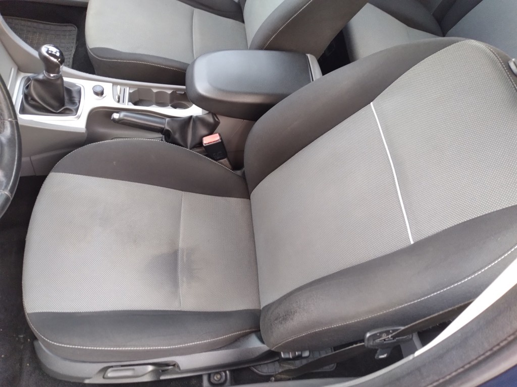 FORD FOCUS COMBI 1.6 16V 1.VLASTNÍK, ČR, KLIMA - 8