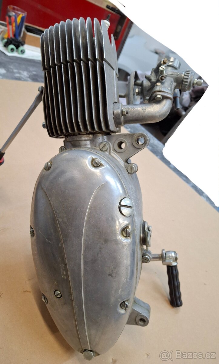 Motor JAWA 21,23 - 8