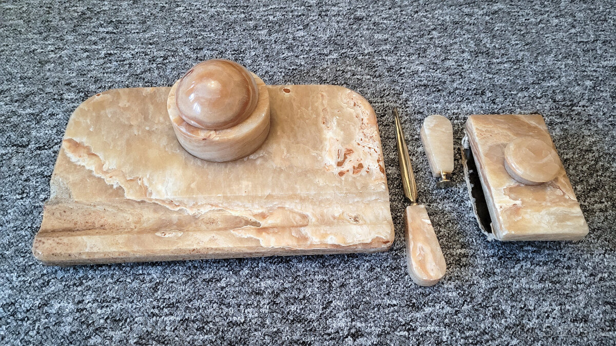 Starožitný mramorový kalamář - 8