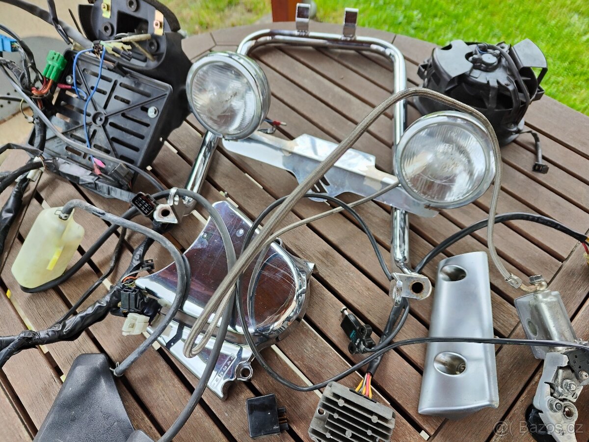 Suzuki VZ 800 Marauder - díly - blatník - 8