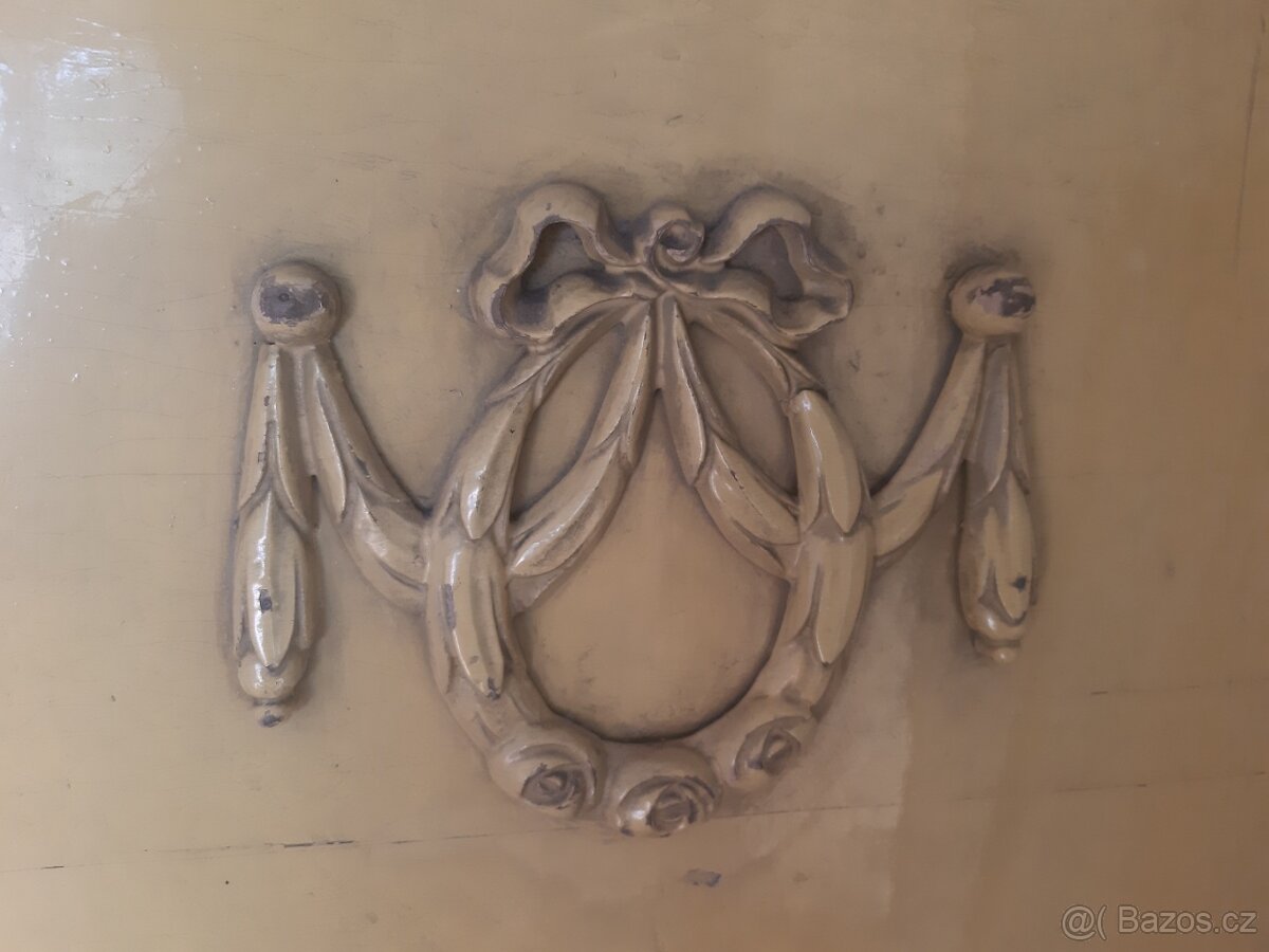 Prodám staré skříně a stul - 8