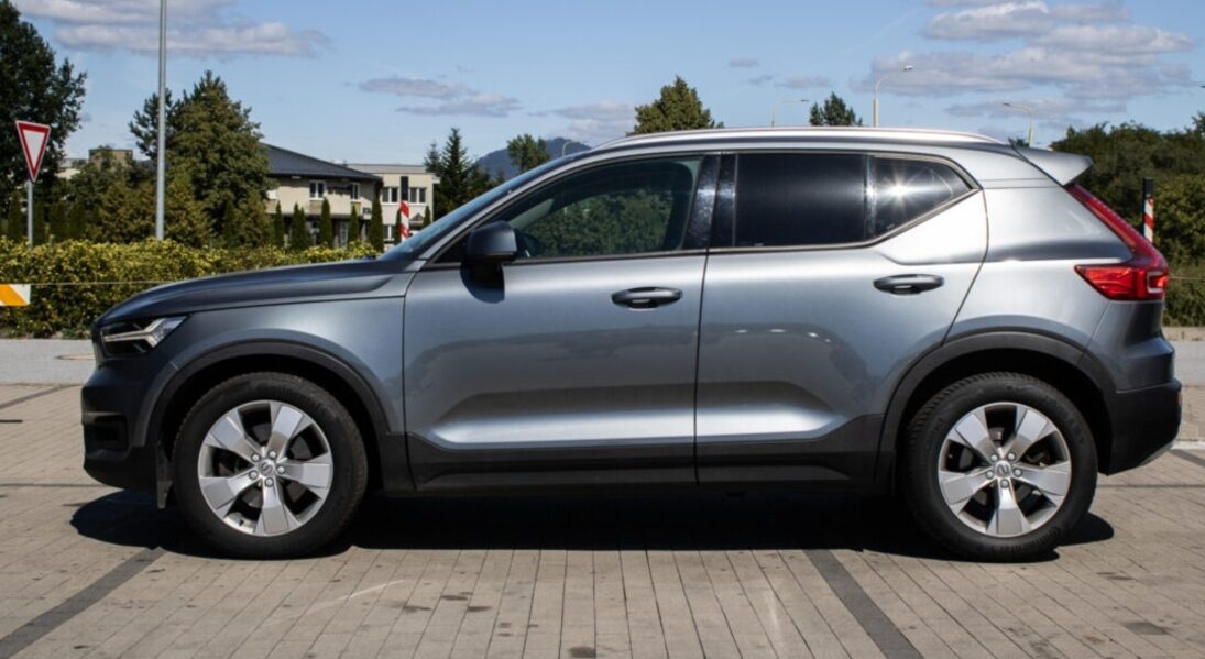 Volvo XC40 D4 Momentum (2018) - 8