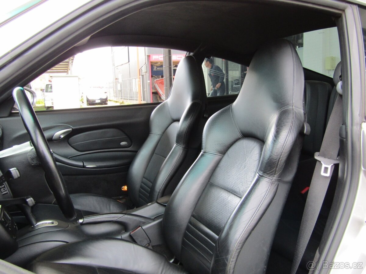 Porsche 911 Carrera 4 - 8