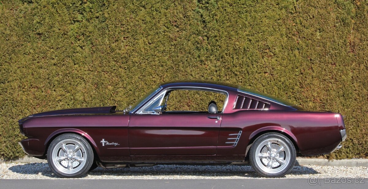 1966 FORD MUSTANG FASTBACK V8 AUTOMATIC SHOW CAR - 8