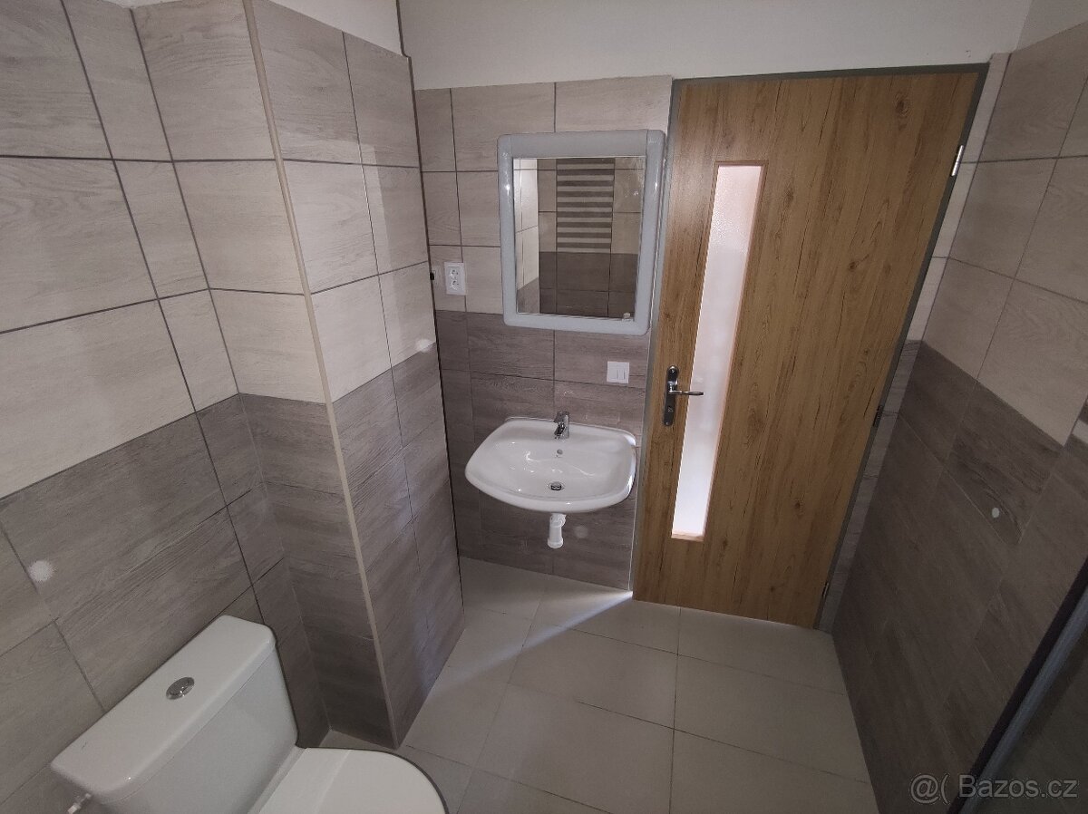 Pronajmu nový, podkrovní byt 1+kk v Mimoni, ul. Lužická 105 - 8