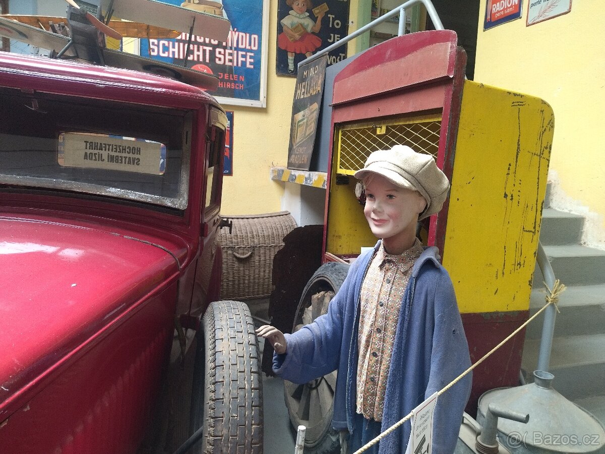 Staré figuriny,reklamní cedule,historie obchodu a řemesel - 8