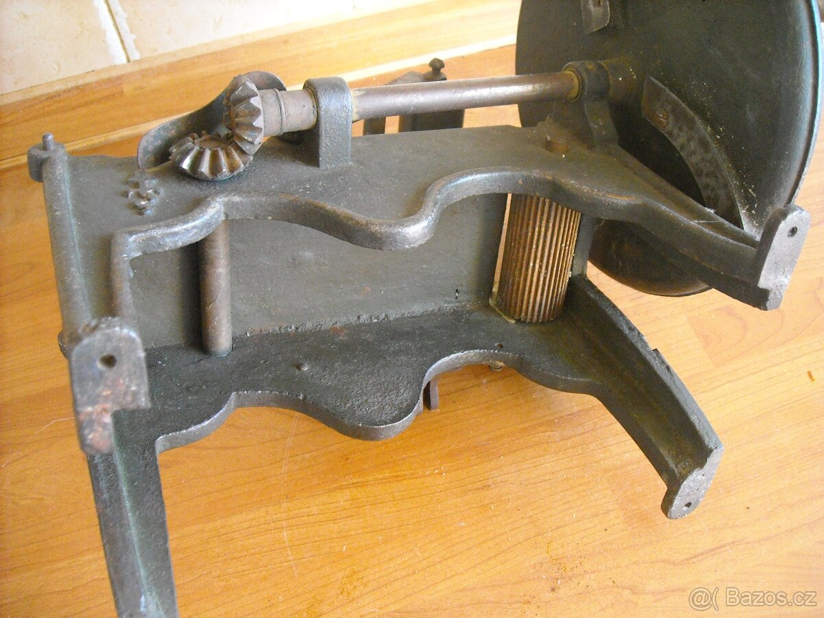 Starožitný stroj na těstoviny - 8