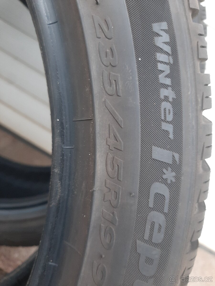 Zimní pneu 235/45r19 - 8