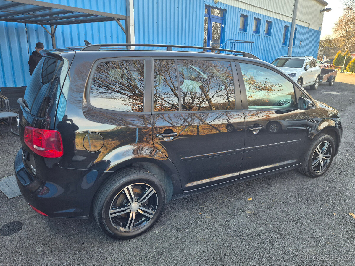 Volkswagen Touran 2.0 TDI 7 MÍST - 8