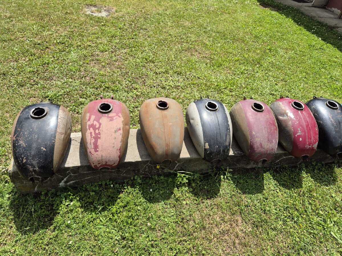 Prodám nádrže Jawa,Čz - 8