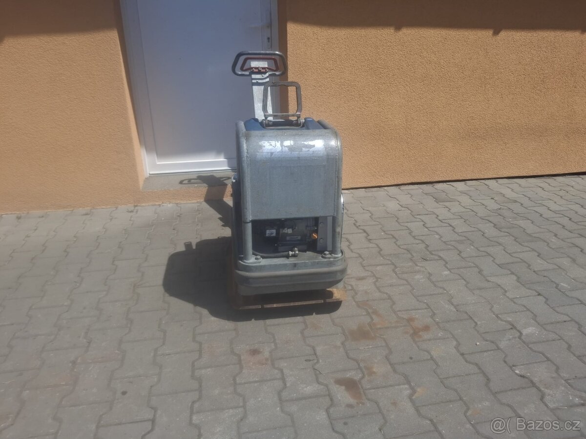 Vibrační deska Swepac FB225 30kN - 8