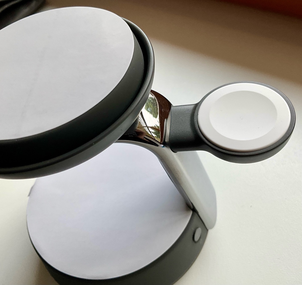 Nabíječka Belkin UltraCharge PRO Qi2 25W 3v1 - 8