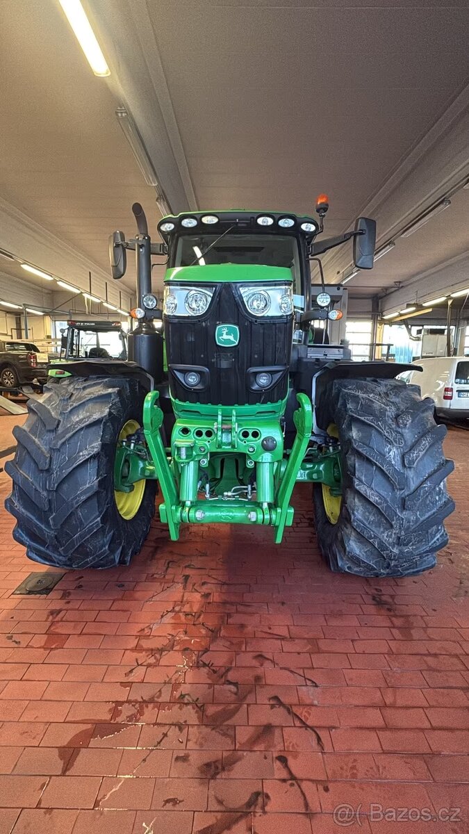 John Deere 6175R - 8