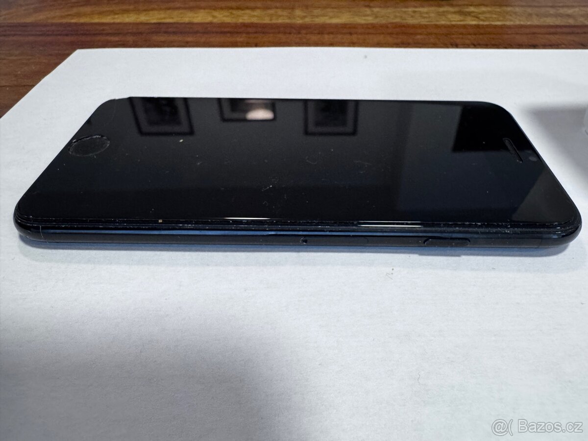 iPhone různé modely poškozené - 8