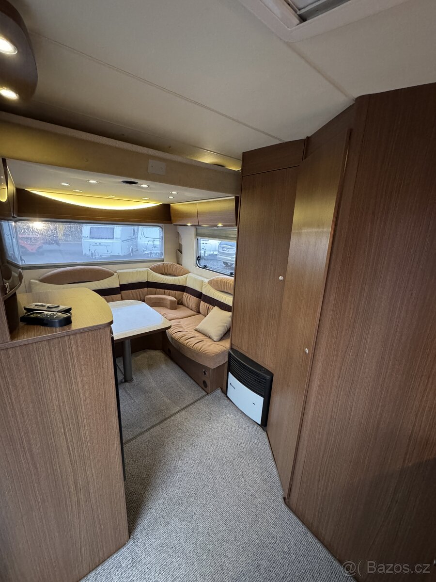 Bürstner Averso Plus 410 ~ Sklopná postel - 8