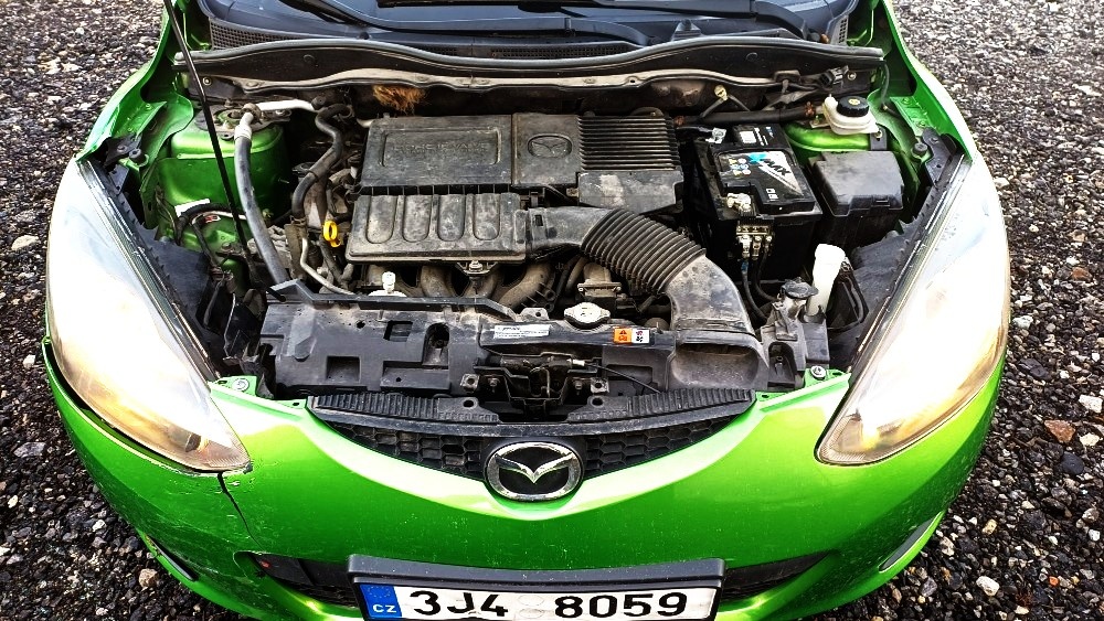 mazda 2 1.3 benzin Najeto 118000 - 8