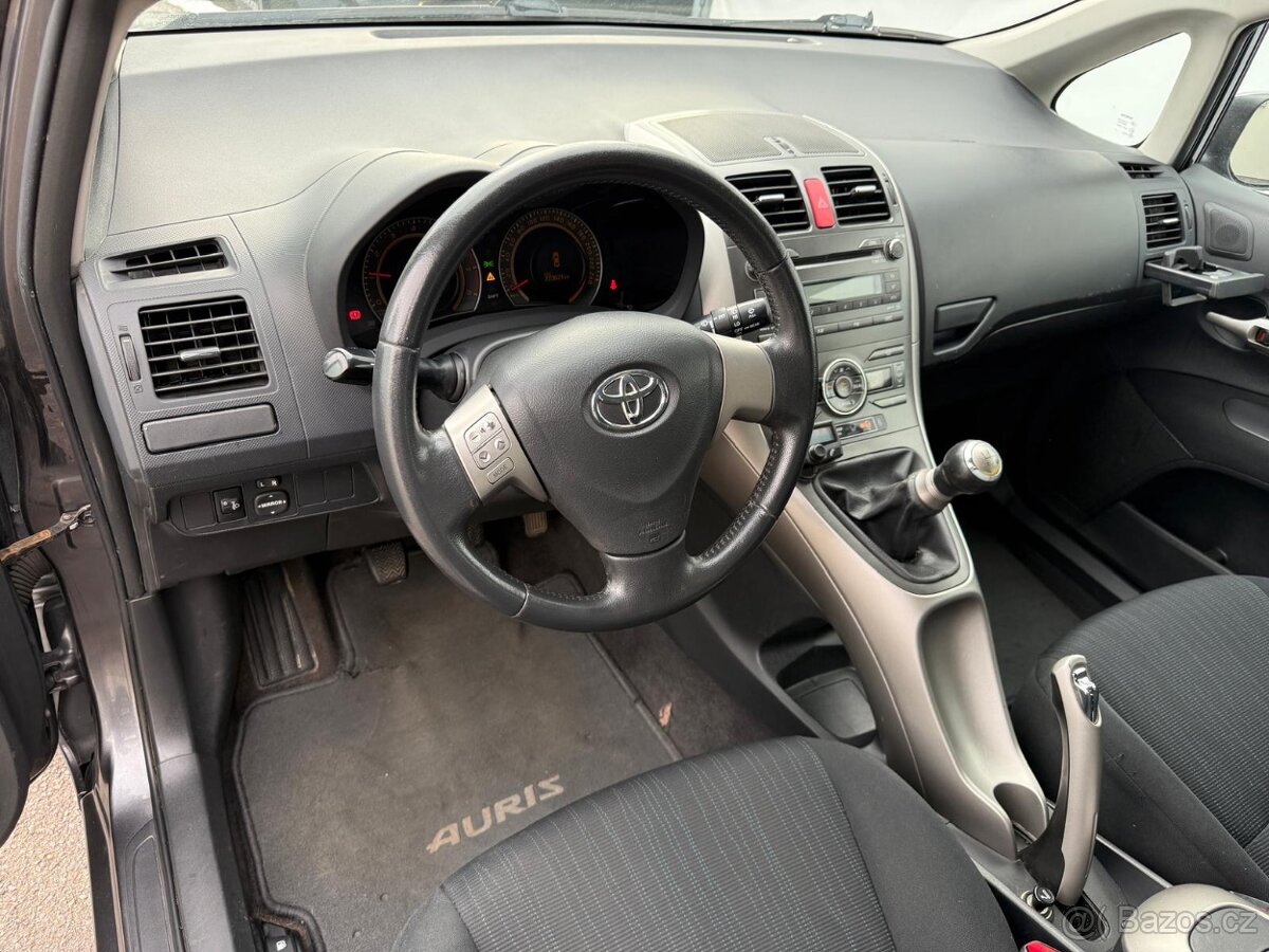 Toyota Auris 1.6 benzín 91 kW - 8