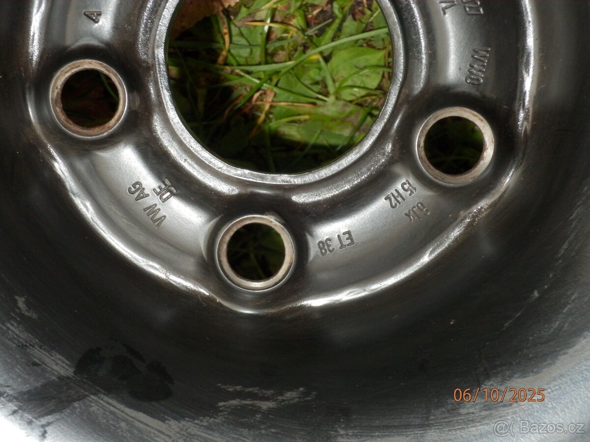 2xObutá zimní kola ŠKODA RAPID 15tky ET 38 185/60 R15 2x5,5 - 8